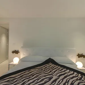 https://venice-cera-casa-del-giglio.hotelinveneto.com